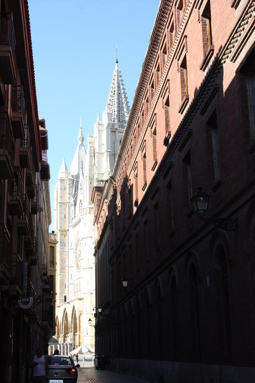 Apartamento La Cenicienta Catedral Leon Bilik gambar
